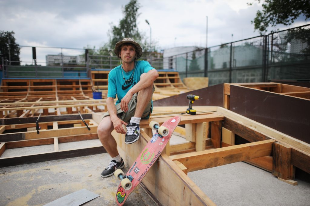 4 июля 2016 года, Троицк. Александр Кулиев отдыхает - часть построенного им скейт-парка готова